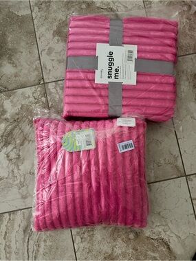 Dormify set Hot Pink Ribbed Plush Throw Blanket 60x70 and 18 X 18 Pillow